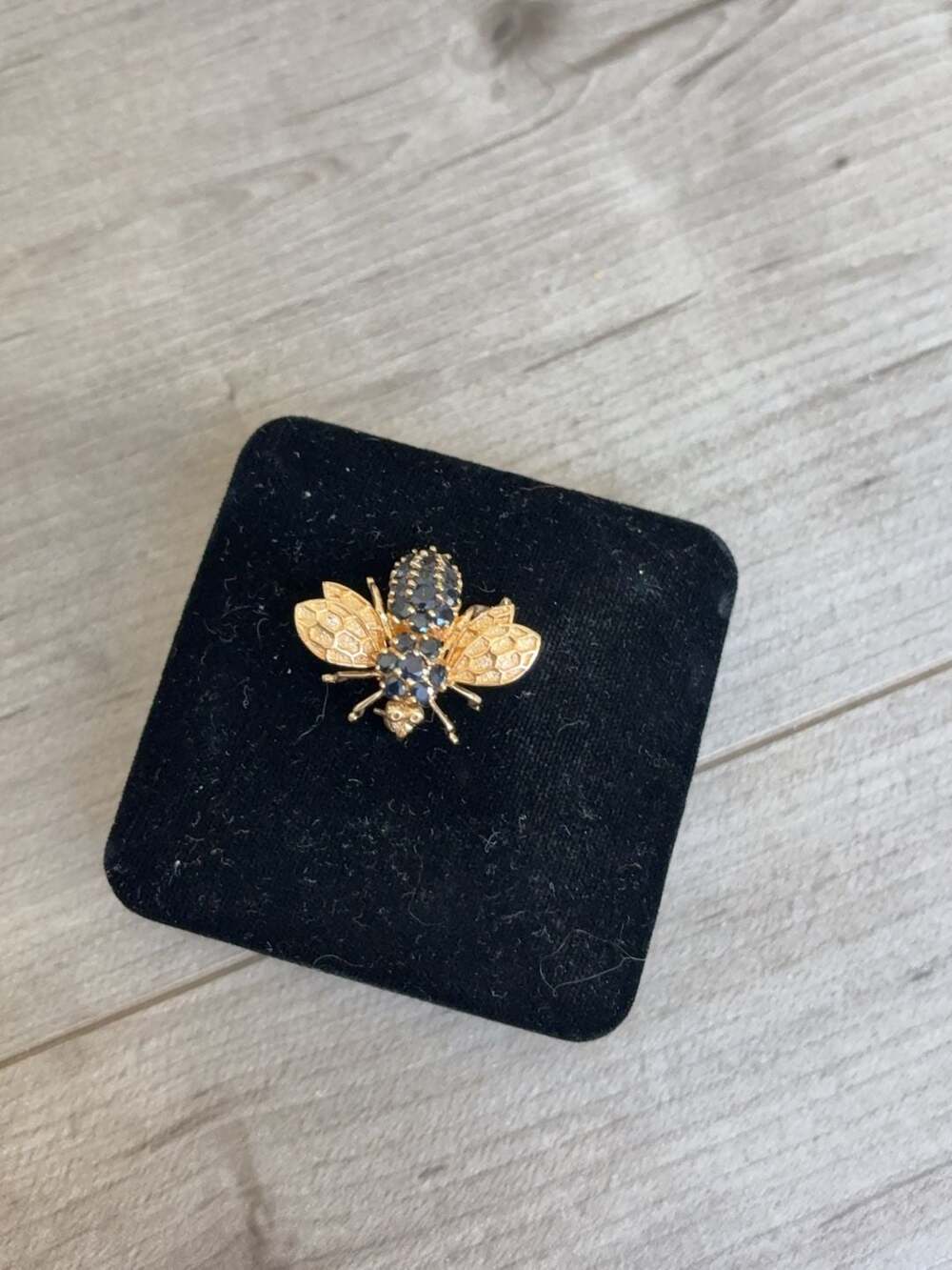 Gorgeous Large  14K Yellow Gold and Sapphire Bumble Bee Brooch Pin Stunning💕